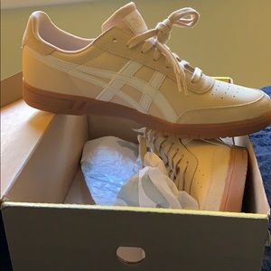 Size 11 asicstiger gel-vickka trs never worn